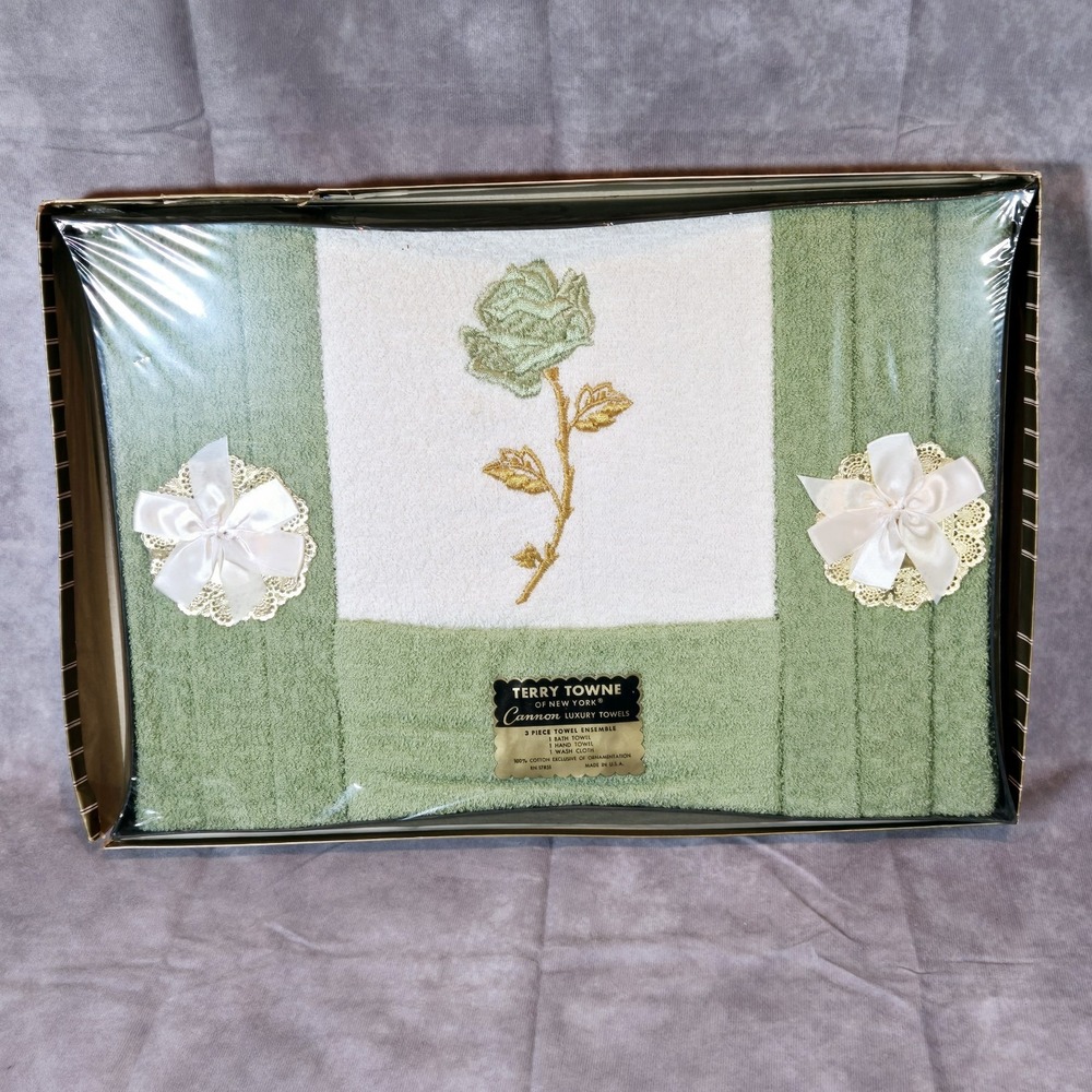 NOS Cannon Luxury Towels By Terry Towne Of New York Green RN17851